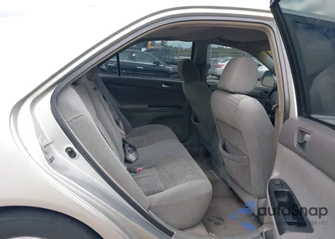 2005 Toyota Camry Le z USA, uszkodzony, nr VIN 4T1BE32K95U013738